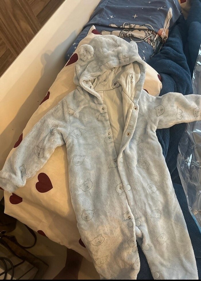Gri Bebek Tulumu Kapüşonlu ve Düğmeli - Görsel 4
