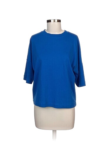 Mango T-shirt %70 İndirimli.