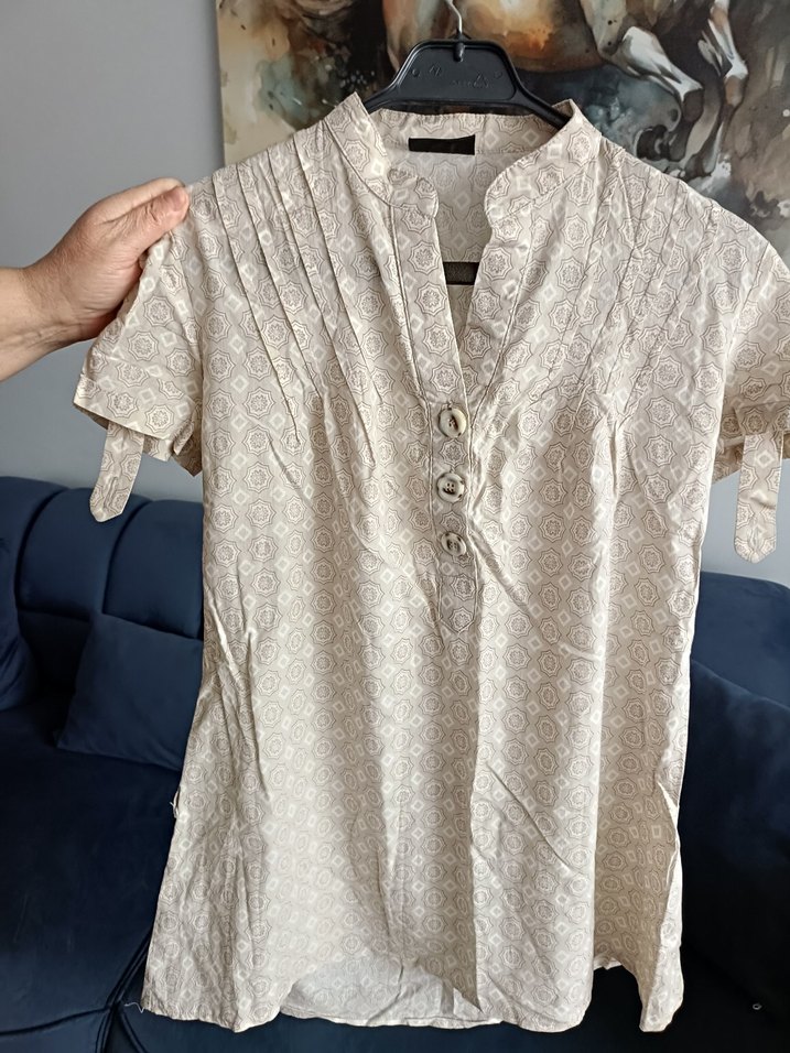 Bej V Yaka Düğmeli Keten Kadın Gömlek - Görsel 3