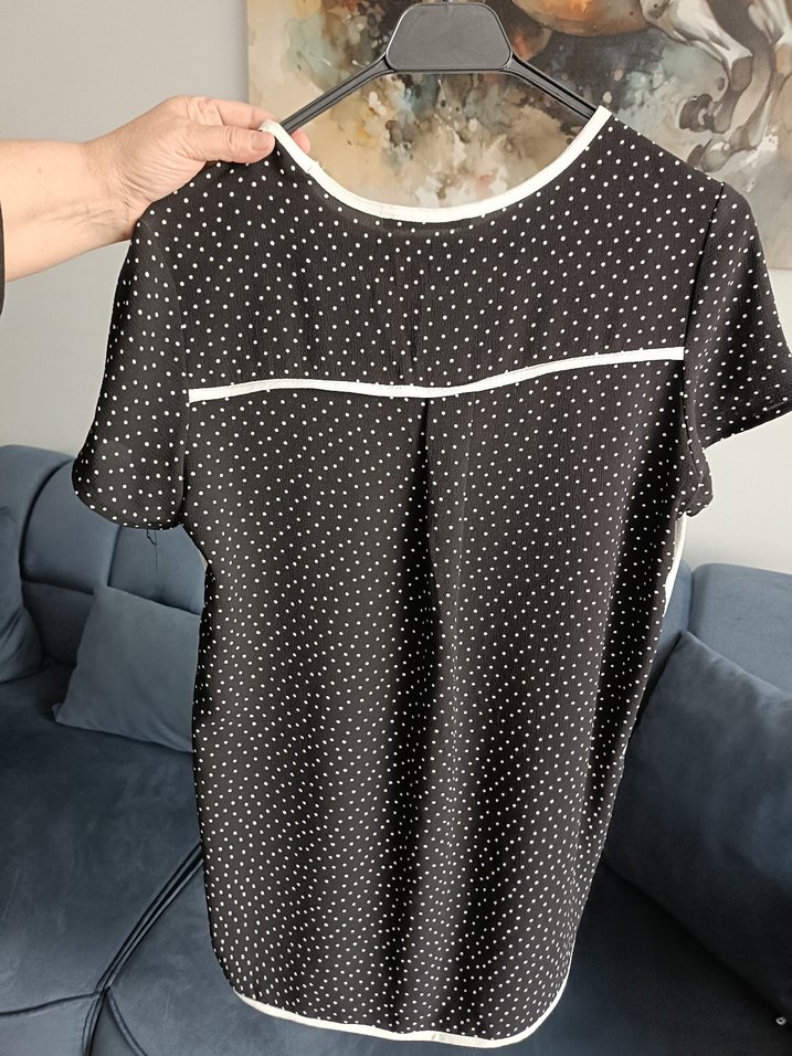 Düğmeli Siyah Desenli Kısa Kollu Bluz - Görsel 3