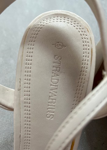 Stradivarius Bej Kadın Topuklu Sandalet
