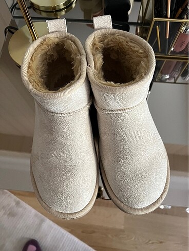 UGG BOT