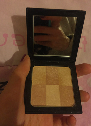 l Beden Bobbi brown aydınlatıcı pudra 