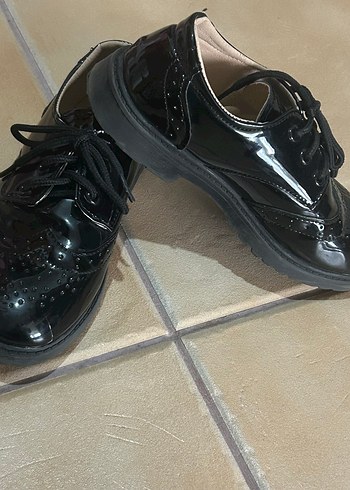 Parlak Siyah Çocuk Özel Ayakkabı - Görsel 2