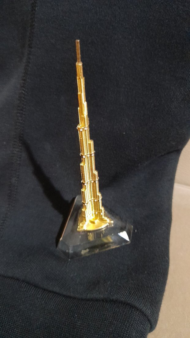 Parlak Altın Burj Khalifa Figürin - Görsel 3