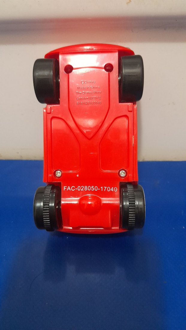 Kırmızı Oyuncak Araba ve Fare Figürü - Görsel 4