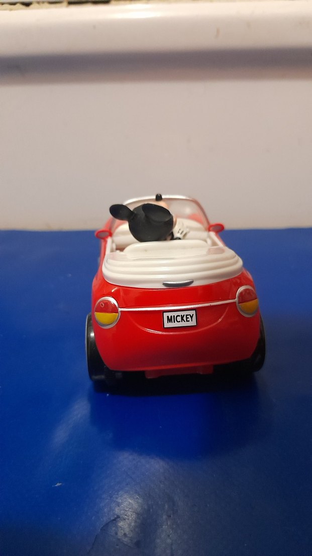 Kırmızı Oyuncak Araba ve Fare Figürü - Görsel 2