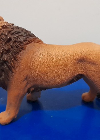 Kahverengi Aslan Figürü