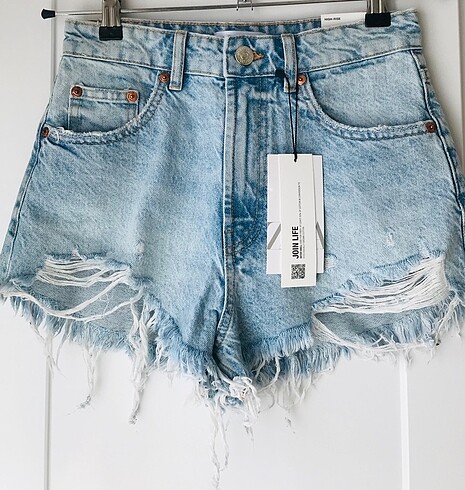 Zara Jean Şort FİYAT SON 200 250 LİRA OLMAZ!!!!!!!!