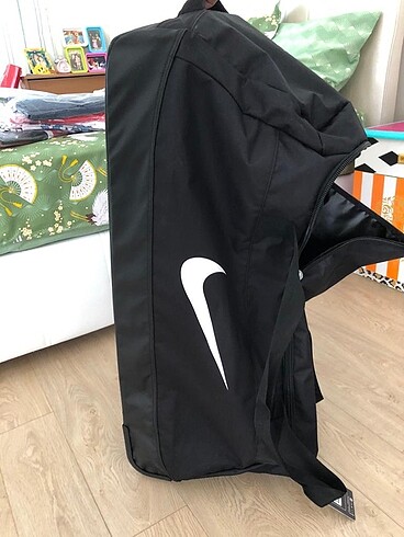 Nike Nike tekerlekli valiz çanta