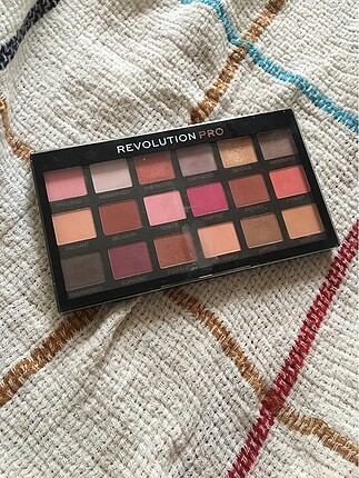 Revolution pro far paleti