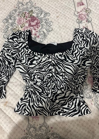 Zebra Desenli Uzun Kollu Fırfırlı Bluz