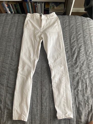 Bershka beyaz jean