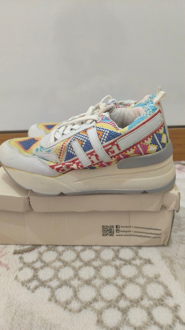 Renkli Bağcıklı Kadın Dolgu Topuk Spor Ayakkabı - Görsel 2