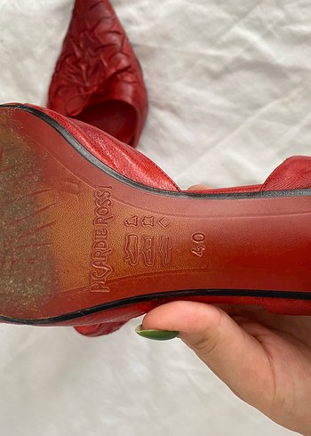 Diğer Kırmızı Deri Pilili İşlemeli Stiletto
