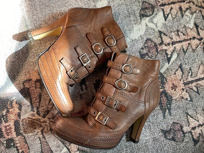 Nine West Kemer detaylı bootie