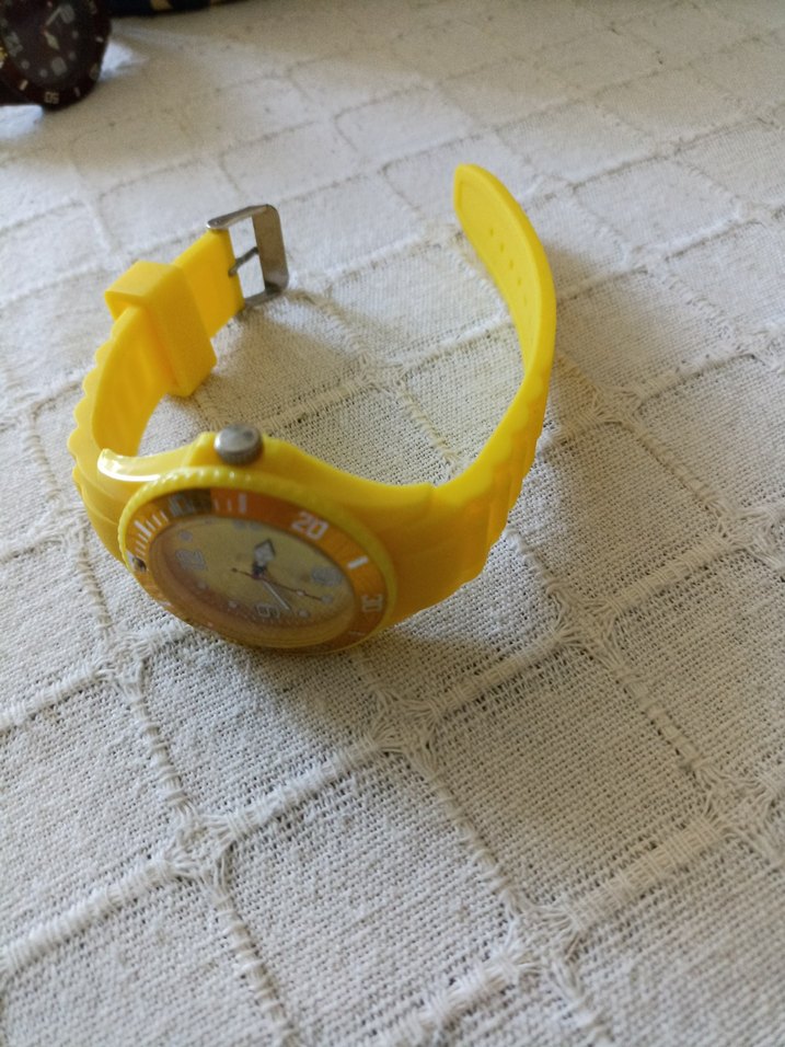 Sarı Kadın Kol Saati Tokalı - Görsel 4