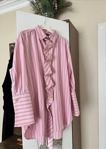 Pembe Çizgili Fırfırlı Uzun Kollu Gömlek