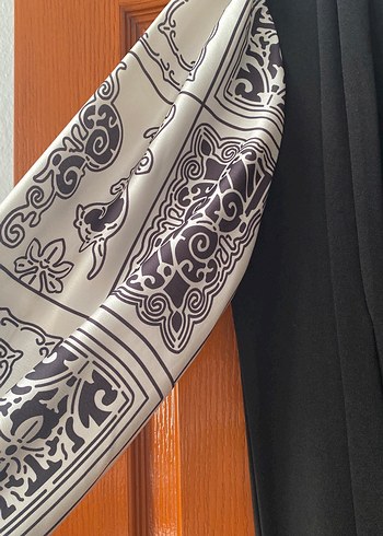 Desenli Kollu Siyah Uzun Elbise - Görsel 3