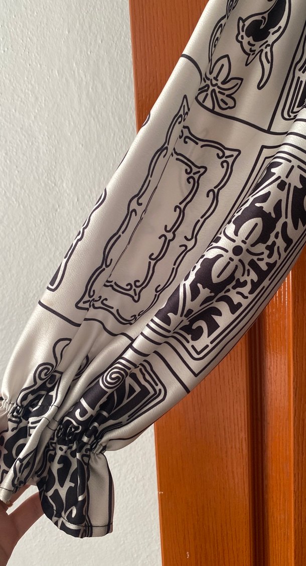 Desenli Kollu Siyah Uzun Elbise - Görsel 2