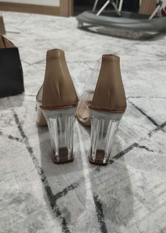 Şeffaf ayakkabı - Görsel 3