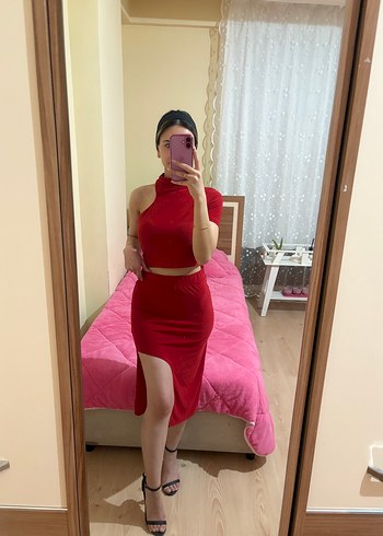 Trendyol & Milla Kırmızı Mini Yırtmaçlı Straplez Abiye Elbise
