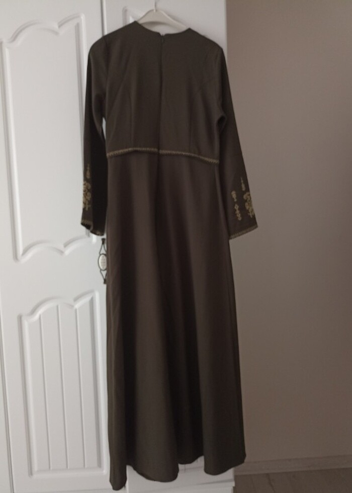 Nakış detaylı haki yeşil elbise - Görsel 2