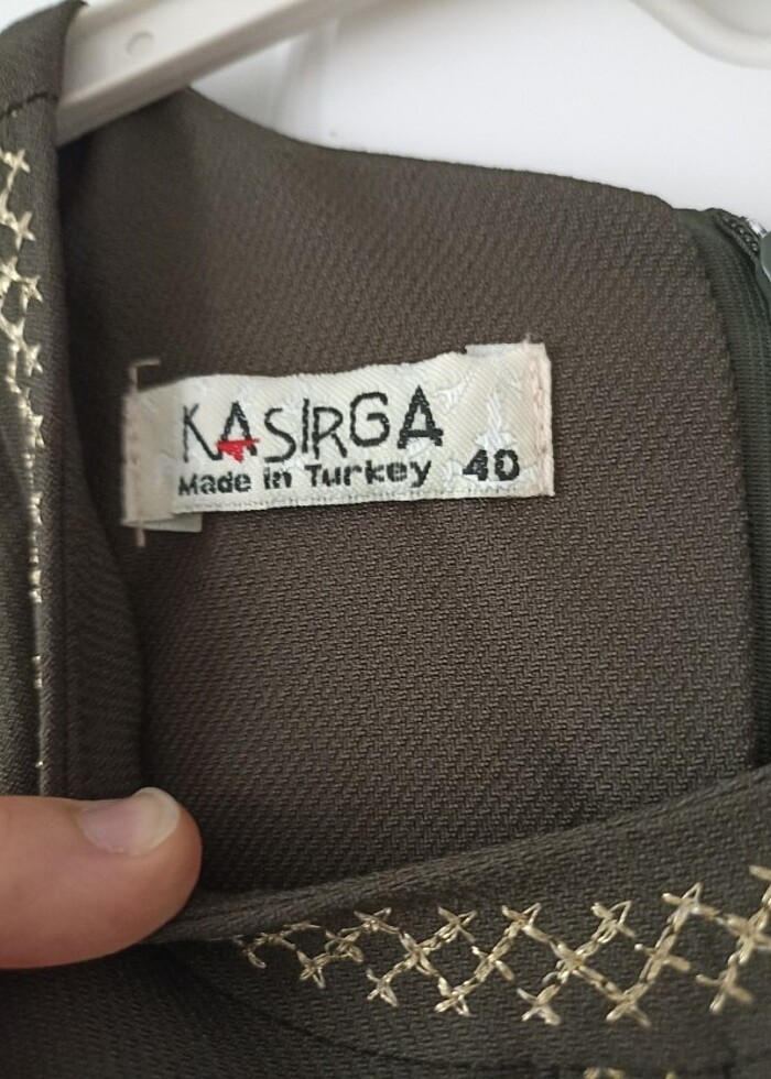 Nakış detaylı haki yeşil elbise - Görsel 3