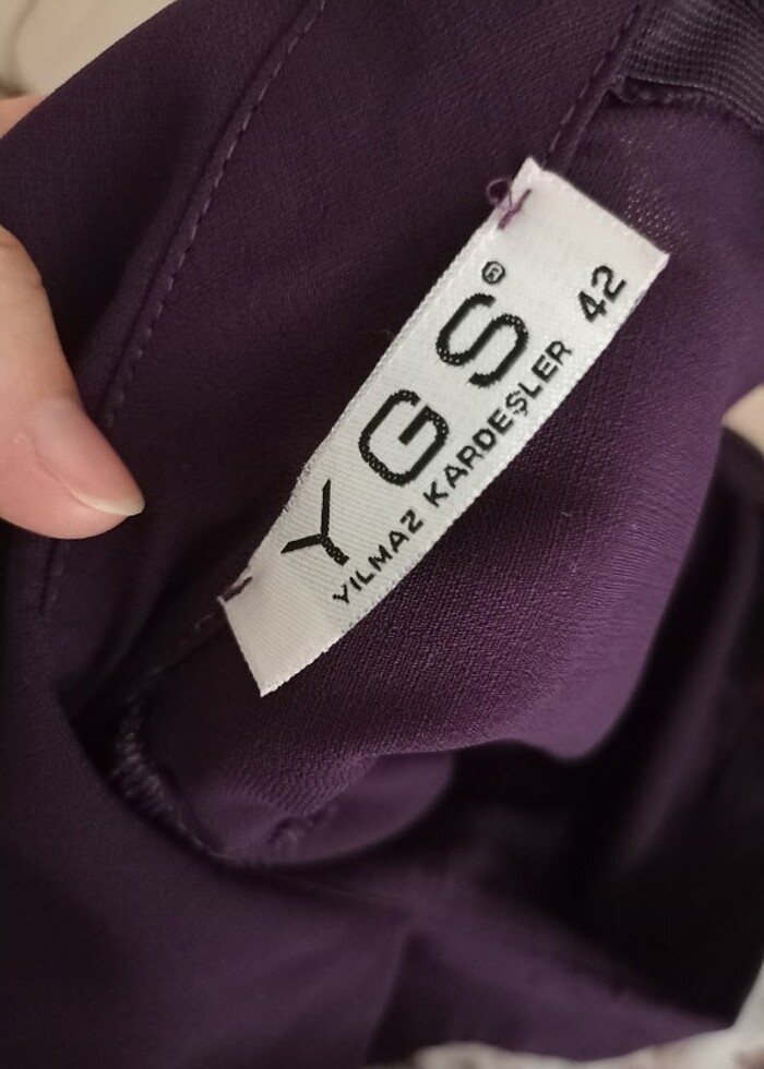 Mor kolları nakışlı uzun elbise - Görsel 3