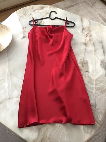 Kırmızı sexs bir elbise kemerini kaybettigim için normal gümüş v