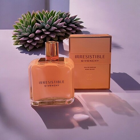 IRRESISTIBLE GIVENCHY ROSE VELVET