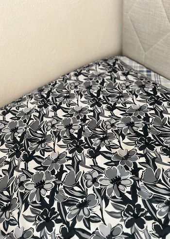 Gri Çiçek Desenli Kadın eşarp - Görsel 3