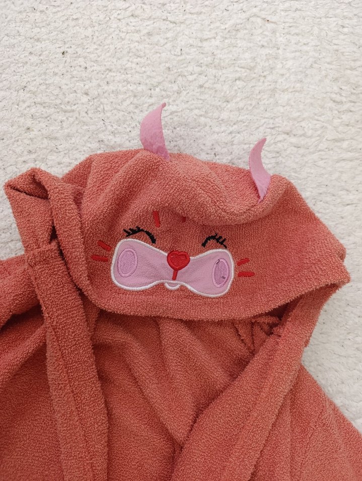 Kız Çocuk Nakışlı Pembe Bornoz - Görsel 2