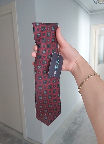 Kiğılı etiketli kravat