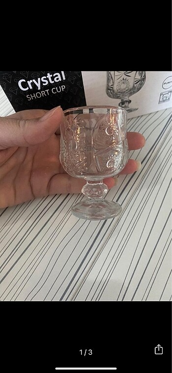 Kahve yanı su bardağı