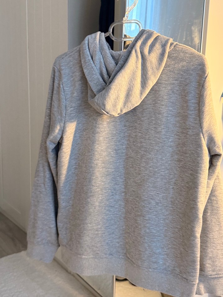 Gri Kapüşonlu Sweatshirt — görsel 2/3