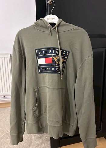 tommy-hilfiger l