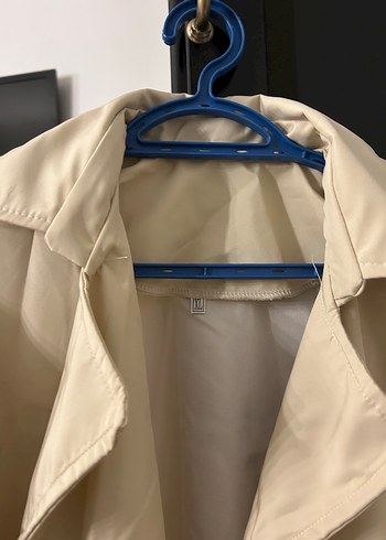 Düğmeli Beyaz Midi Kadın Trençkot - Görsel 3