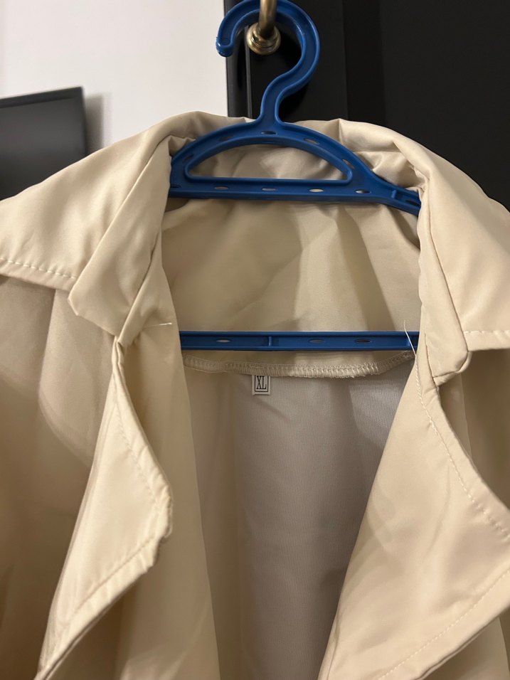 Düğmeli Beyaz Midi Kadın Trençkot - Görsel 3