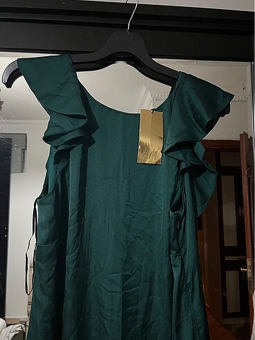 H&M Yeşil Fırfır detaylı elbise