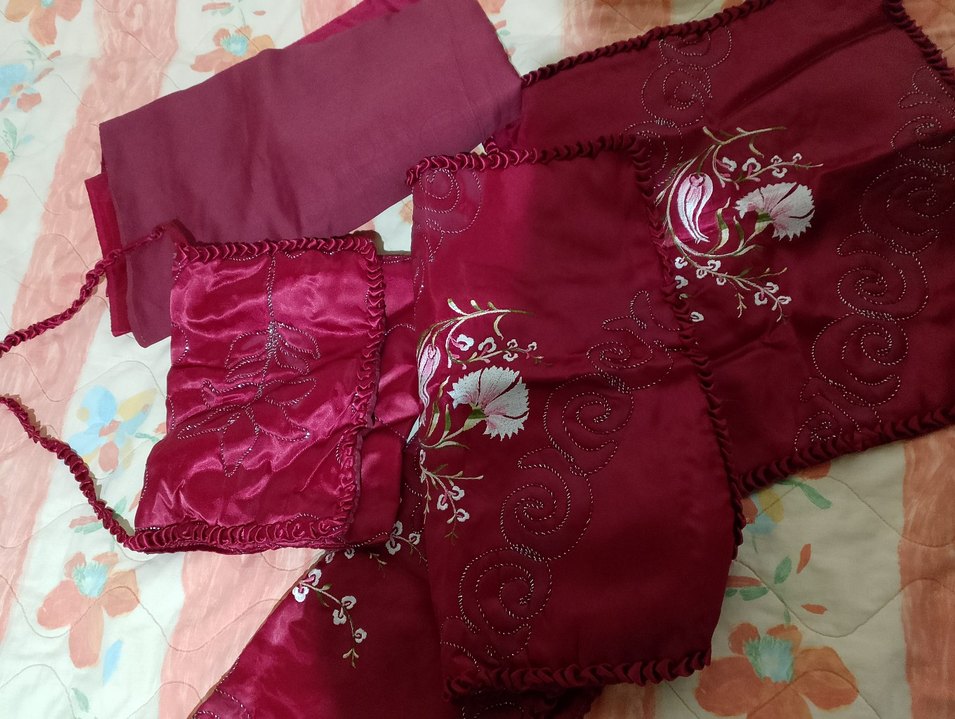 Bordo İşlemeli Parlak Nevresim ve Çarşaf Seti - Görsel 2