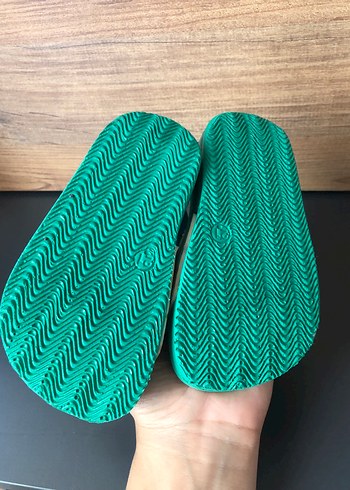 21 Beden Renkli Baskılı Erkek Çocuk Terliği Velcro
