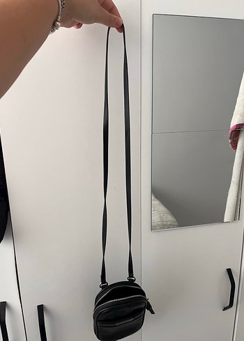Beden Pull & Bear Siyah Minimalist Deri Çapraz Çanta