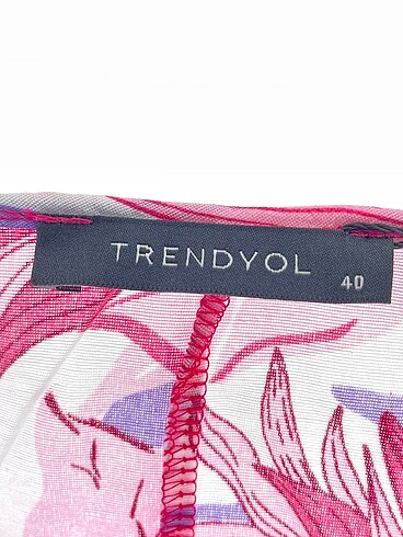 40 Beden çeşitli Renk Trendyol & Milla Bluz %70 İndirimli.