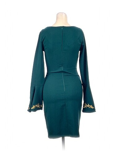 m Beden PreLoved Kısa Elbise %70 İndirimli.
