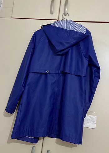 Kadın Parlak Mavi Midi Yağmurluk - Görsel 5