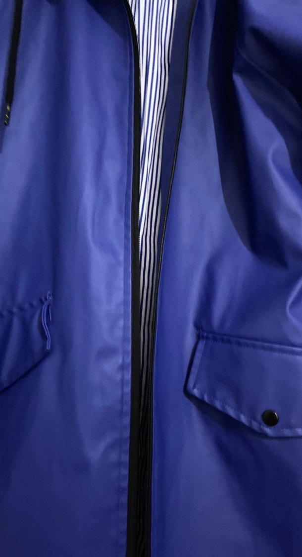 Kadın Parlak Mavi Midi Yağmurluk - Görsel 2