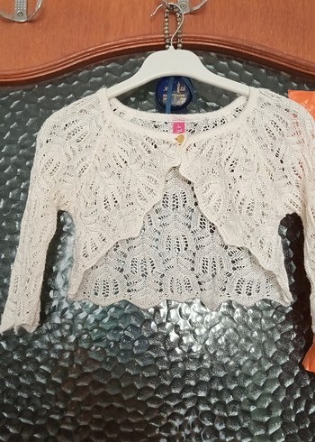 Kızlar için Beyaz Nakışlı Örgü Hırka