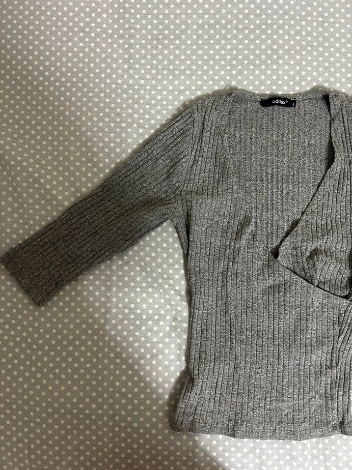 Gri V Yaka Uzun Kollu İnce Triko Kazak - Görsel 3