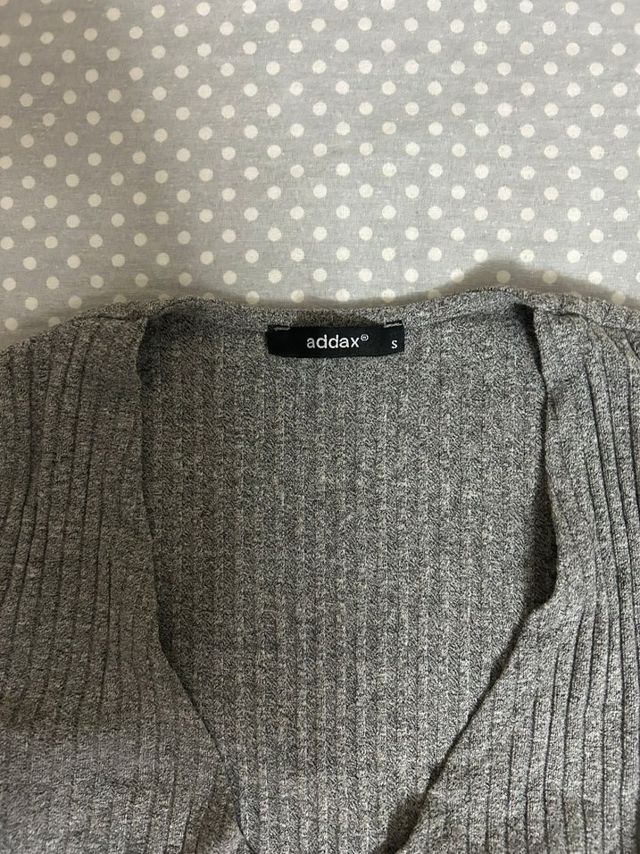 Gri V Yaka Uzun Kollu İnce Triko Kazak - Görsel 2